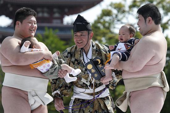 Konaki Sumo in Japan, baby crying contest, bizarre, weird festivals around the world